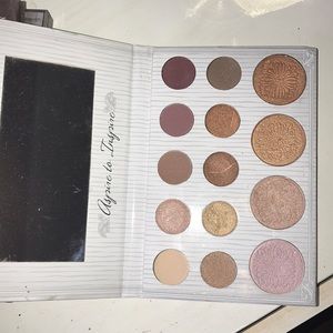 Carli Bybel bh cosmetics eyeshadow palette